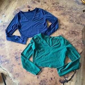 Cropped long sleeve shirt pair, size medium